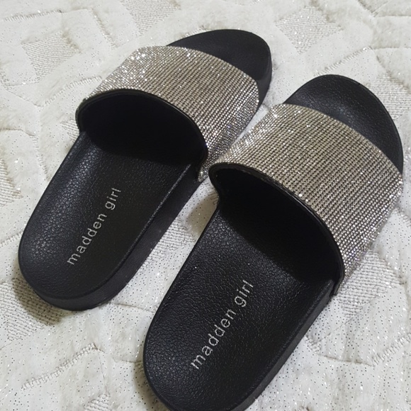 Beautiful and Elegant Sandals.🖤🖤💎💎 - Picture 2 of 7